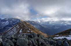 Ostrzeżenie przed silnym wiatrem w Tatrach. Może wiać nawet do 160 km/h. Słowacja: ostrzeżenie drugiego stopnia
