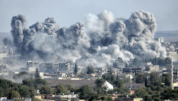 Od zeszłego roku irackie siły powietrzne przeprowadziły kilka nalotów na IS w Syrii