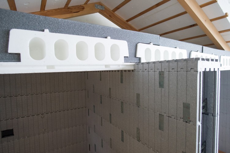 Dzięki temu nie trzeba dodatkowo wykonywać docieplenia.<br><br>fot.  (gm/mr) PAP/Grzegorz Michałowski