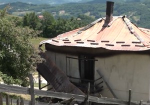 Požar u Arilju, porodica Matović ostala bez kuće, sve im je izgorelo