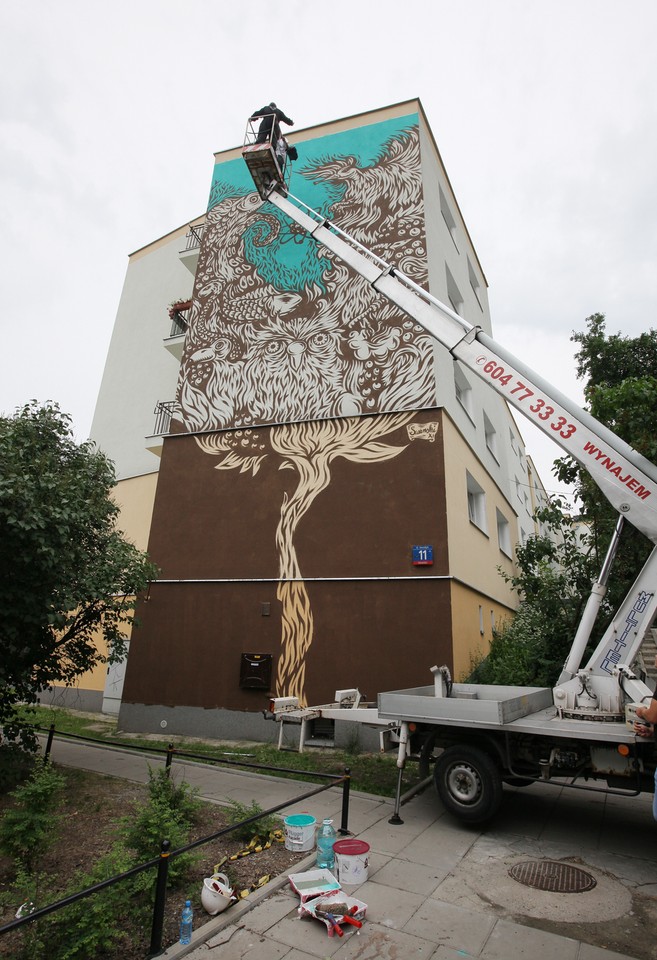 Mural  na domie Curie-Skłodowskiej