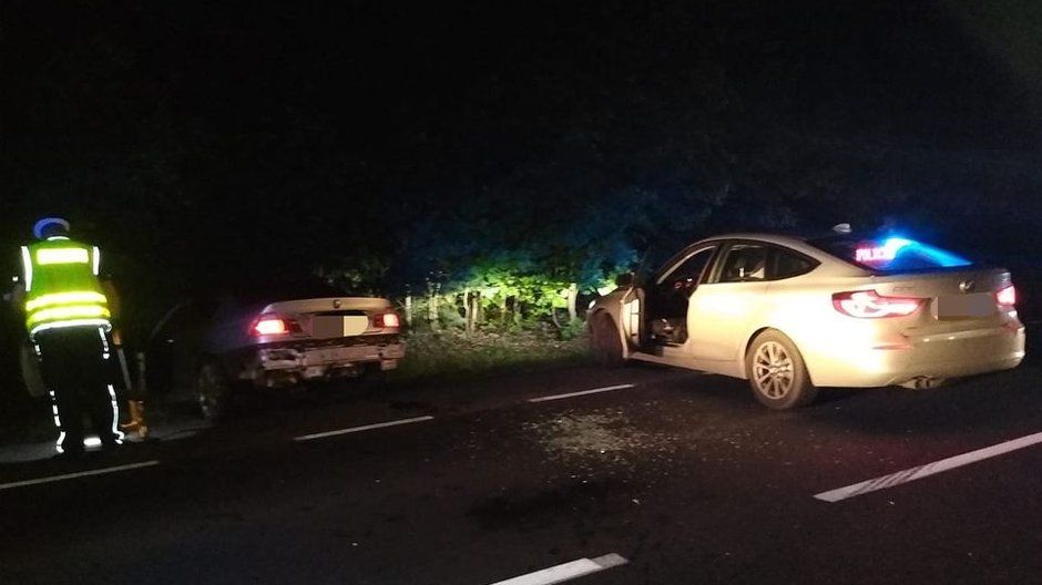 Pościg za BMW. Pięciu policjantów poszkodowanych