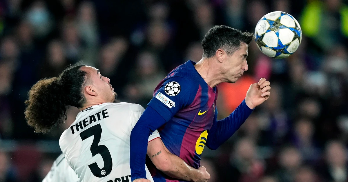 Liga Mistrzów. Kounde wyręczył Lewandowskiego. Barcelona lepsza od Eintrachtu