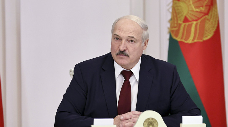 Lukasenko fehérorosz elnök Minszkben, miután az Európai Unió szankciókat vetett ki rá és további 14 magas rangú fehérorosz tisztviselőre az augusztus elején tartott, vitatott kimenetelű választások ellen tüntetők elnyomása miatt / Fotó: MTI/BelTa/AP/Nikolai Petrov
