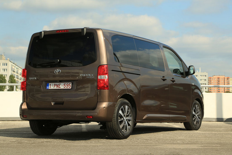 Toyota ProAce Verso Medium - pogromca Volkswagena T6?