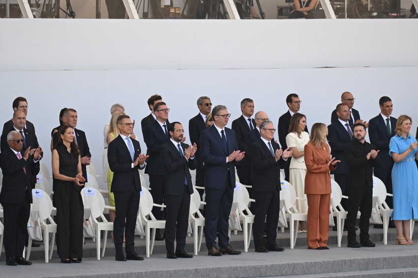 Vučić na vojnoj paradi u Francuskoj