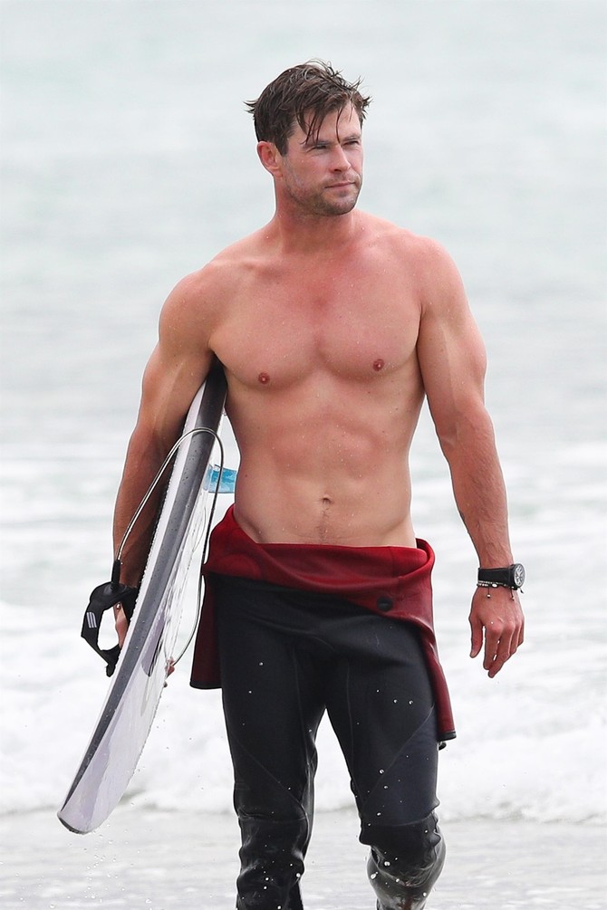 Kao svaki pravi Australijanac, i Kris Hemsvort je pasionirani surfer