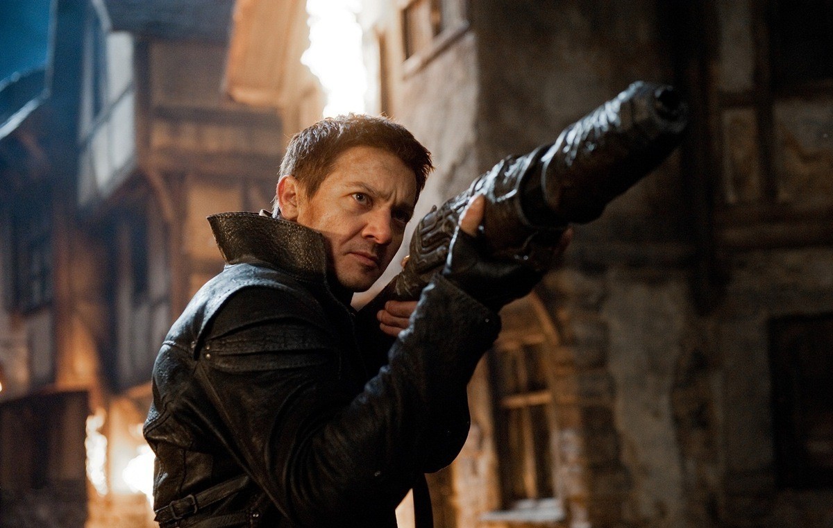 Jeremy Renner w filmie "Hansel i Gretel: Łowcy czarownic"