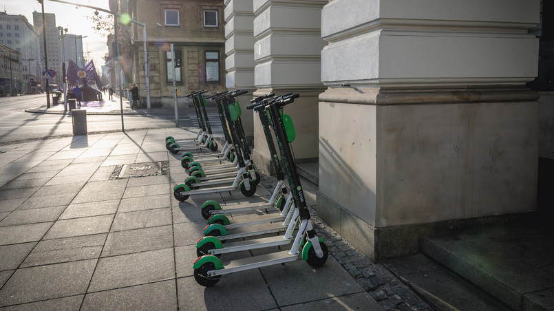 Hulajnogi elektryczne, które trafią do sprzedaży mają spełniać wymagania rozporządzenia od początku przyszłego roku.