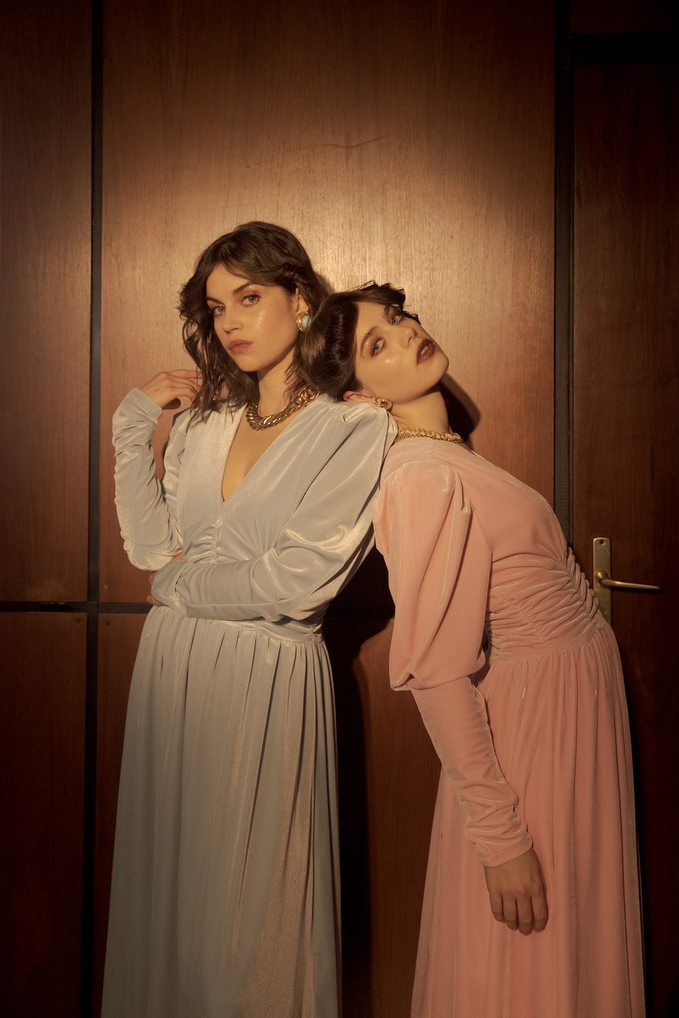 A besúgó sztárjainak vintázs Gucci szettjei visszarepítenek az időben