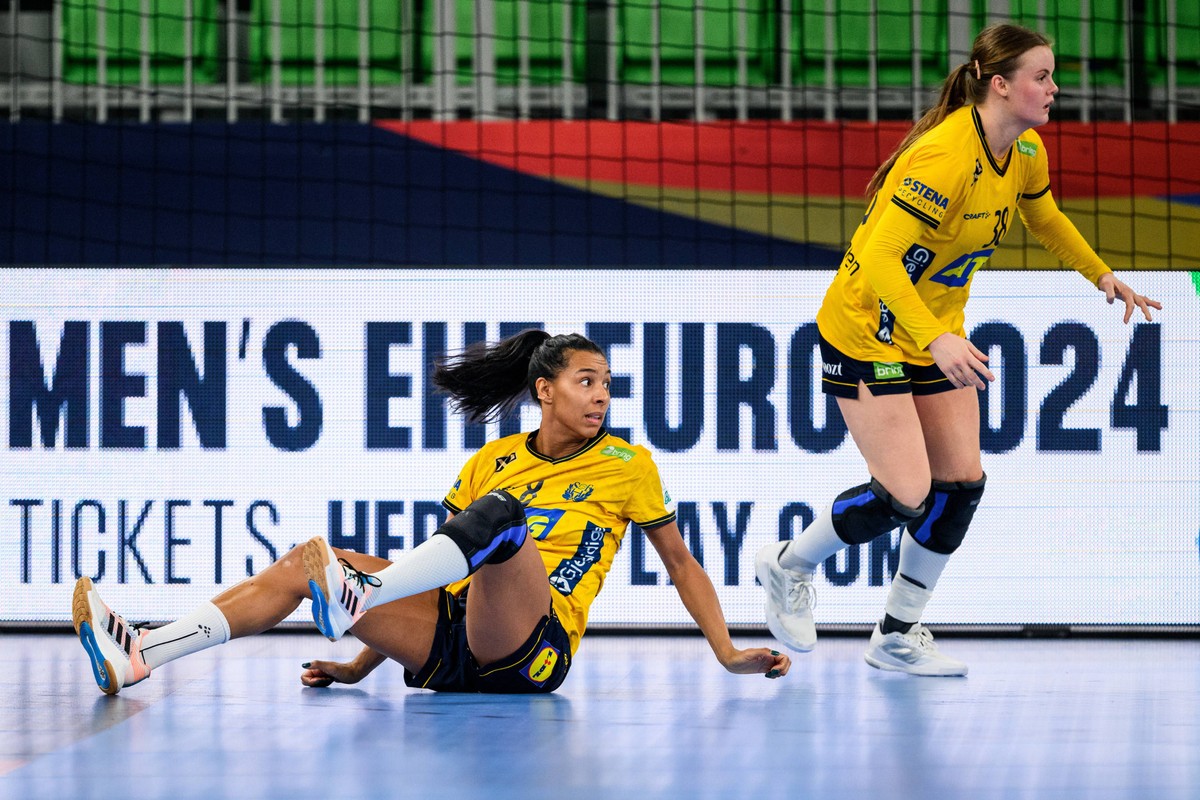 Elin Hansson (z prawej)