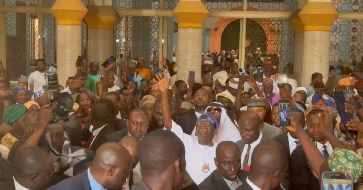 Tinubu attends Friday prayers with Lagos residents on the Island - Vimarsana News