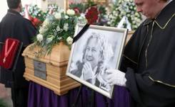 Paweł Królikowski spoczął na Powązkach. Rodzina, gwiazdy i politycy pożegnali aktora [ZDJĘCIA]