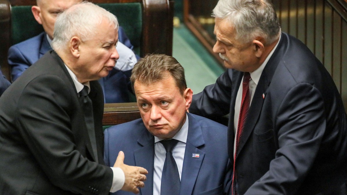 Jarosław Kaczyński i Mariusz Błaszczak podczas posiedzenia Sejmu, Warszawa, 16 października 2019 r.