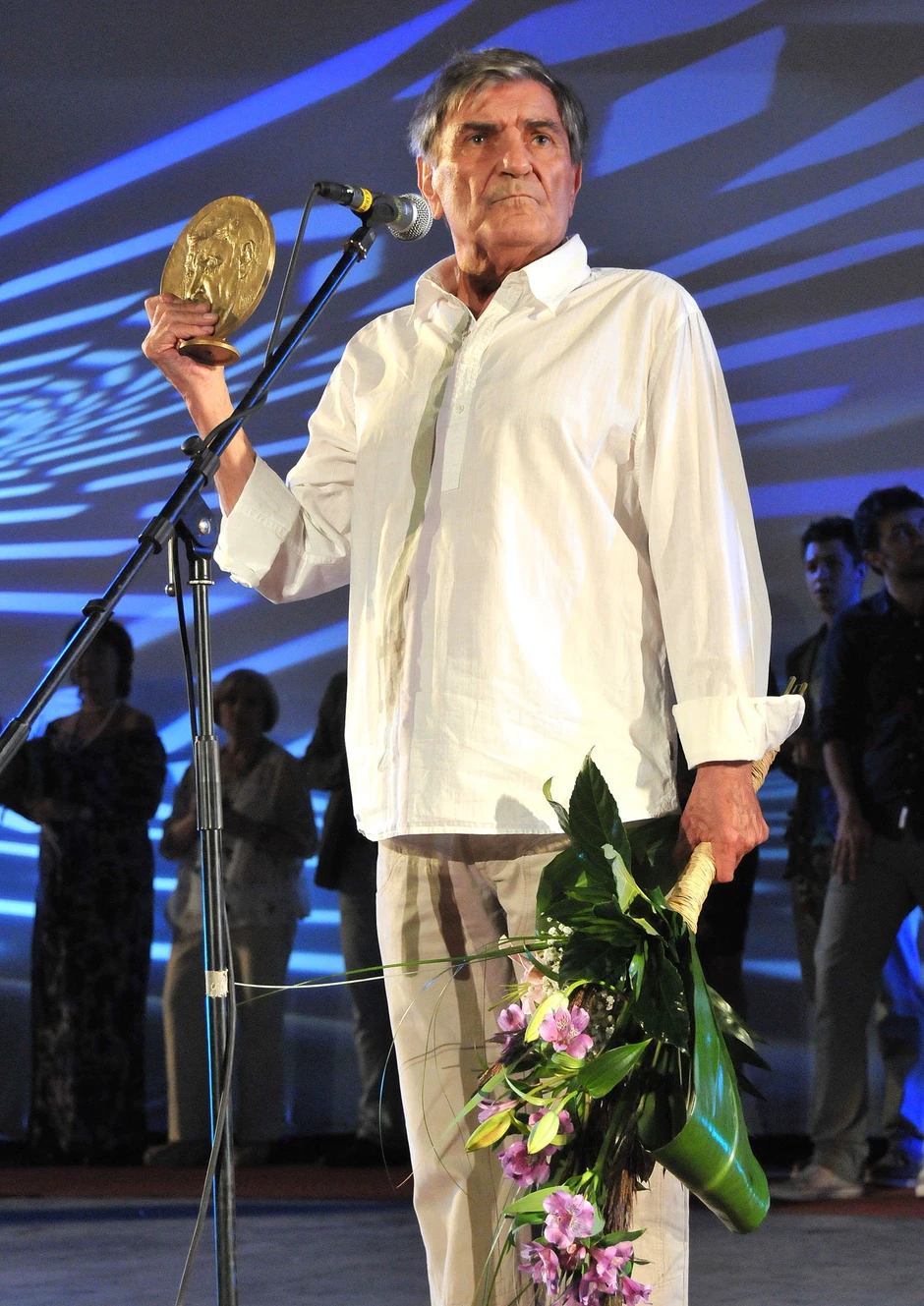 Miša Janketić sa nagradom za životno delo "Pavle Vuisić"