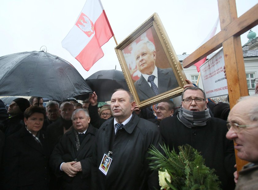 Zamieszanie w rocznicę Smoleńska. Protestują przeciwko ekshumacjom