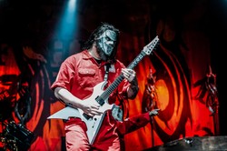 Mick Thomson ze Slipknot dostał nożem. Od brata