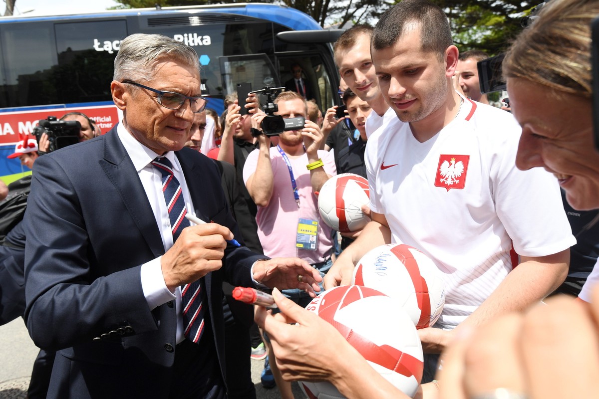 Euro 2016: Polscy kibice w La Baule wspierają kadrę Adama Nawałki