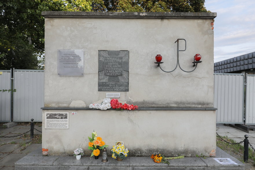 Miejsce pamięci Powstania Warszawskiego — tablica przy tzw. Zieleniaku w Warszawie