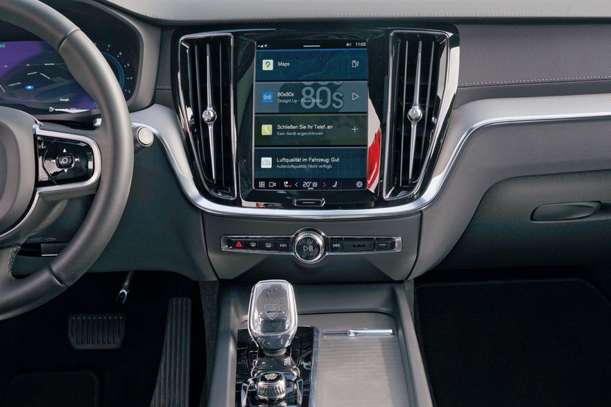 Volvo V60 2022 - multimedia również w V60 teraz z Google Android poprzez przejrzyste menu.