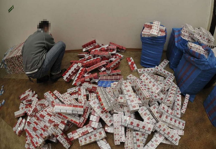 Policja przejęła 21 tys. paczek papierosów z przemytu