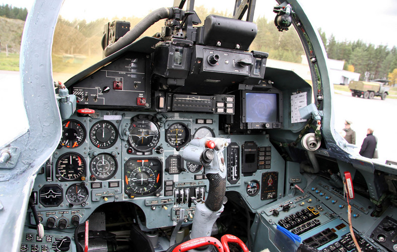 Kokpit myśliwca Su-27