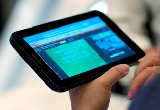 Tabletowa ofensywa sieci komórkowych. iPad i Samsung Galaxy Tab będą tanieć