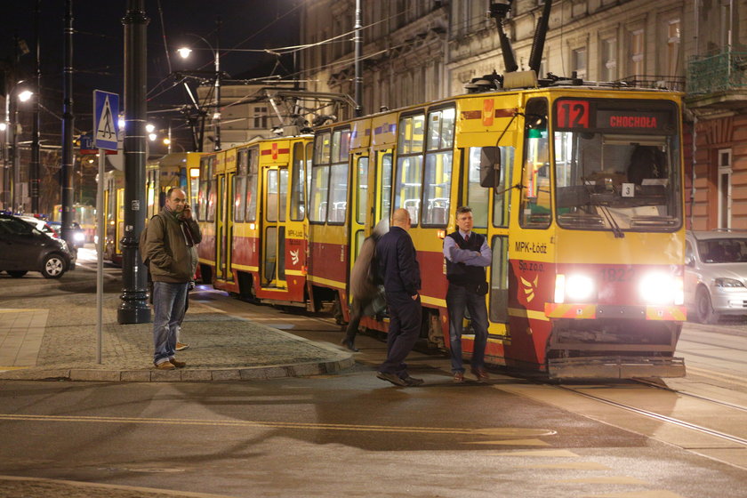 samochód zablokował tramwaje na Kopernika w Łodzi