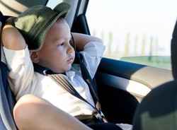Dziecko źle znosi podróż? Sposoby na chorobę lokomocyjną