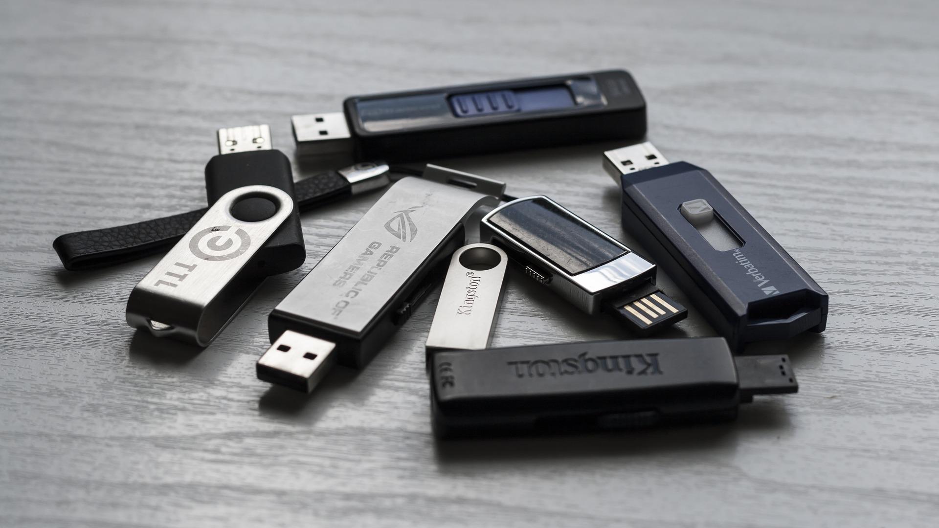Doba infikovaných USB kľúčov sa ešte neskončila: Hackeri majú nový trik
