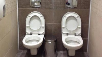 Wspólne toalety. źródło: twitter