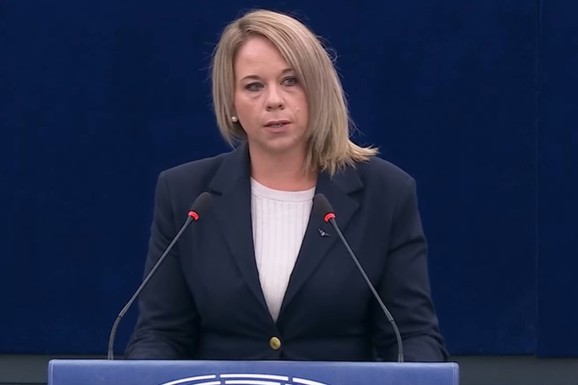 OVA ŽENA JE ZADUŽENA ZA NOVU POLITIČKU OLUJU U EVROPI Ruši se "zaštitni zid", a posledice toga će stići do svakog ćoška na kontinentu