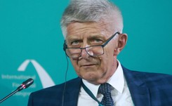 Marek Belka dla DGP: Zamknijmy oczy i wskoczmy do basenu z euro