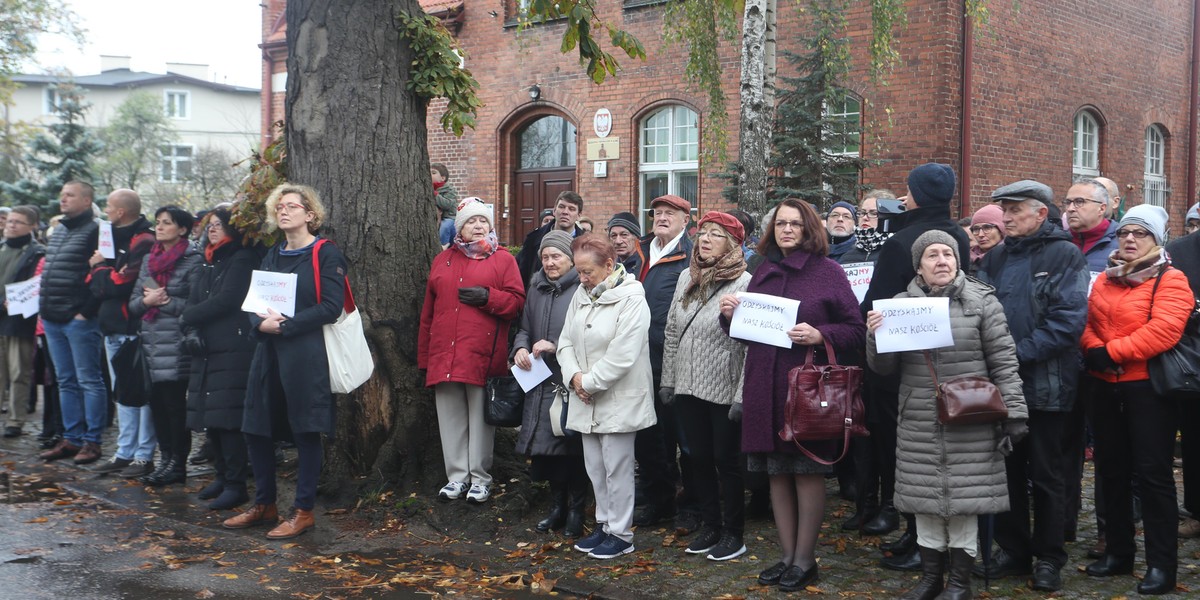 Protest przed kurią w Gdańsku