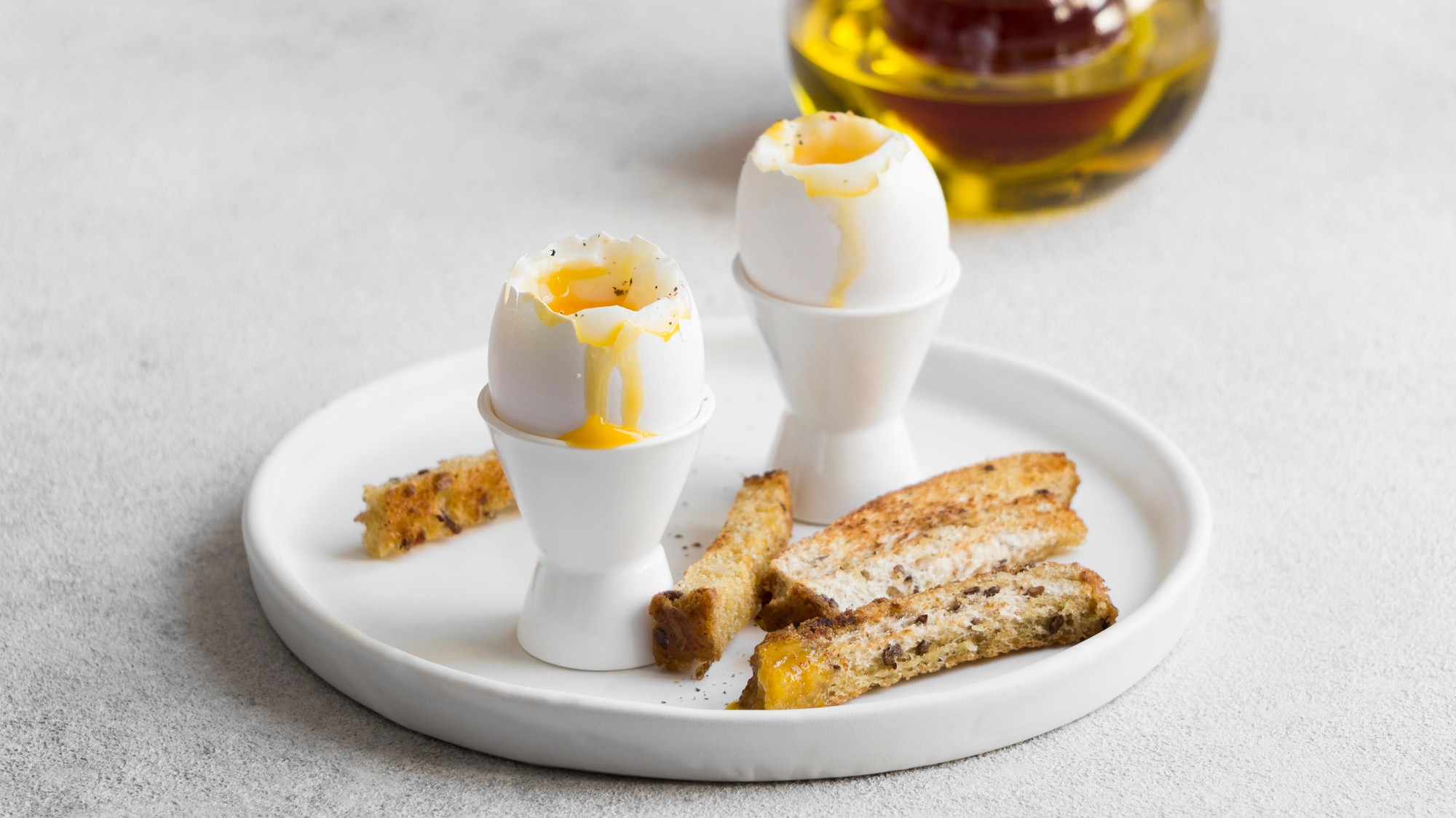 Vajcia boli dlho strašiakom kvôli cholesterolu, no výskumy preukázali, že jeho vplyv na krv je minimálny.