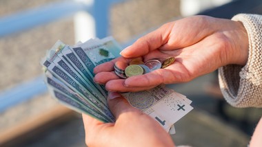 propozycja wprowadzenia progu dochodowego dla świadczenia 800 plus oraz 13. i 14. emerytury. czy zostanie wprowadzony?