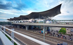 Ruch na lotnisku w Kijowie wrócił do normy. Mieszkańcy miasta zdradzają oznaki niepokoju