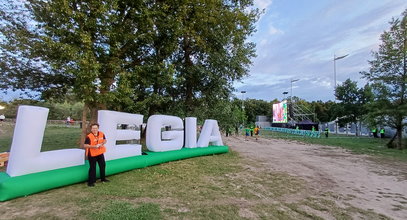 Legia znalazła sposób na zakaz od UEFA. Kibice oglądają mecz pod stadionem