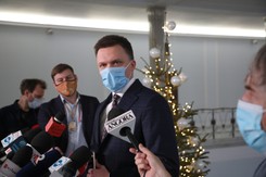 Hołownia: Rząd powinien zacząć jak najszybciej ratować Polaków przed bankructwem