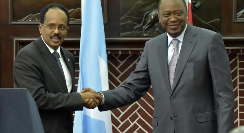 The agreement followed a meeting between President Uhuru Kenyatta (R) and his Somali counterpart, Mohamed Abdullahi Mohamed (L)