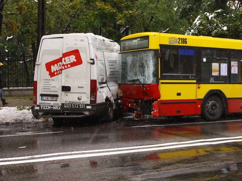 Busem w autobus, są ranni