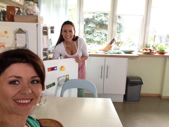 Anna Mucha i Katarzyna Cichopek na planie serialu 'M jak Miłość' / zdjęcie z oficjalnego profilu Katarzyny Cichopek