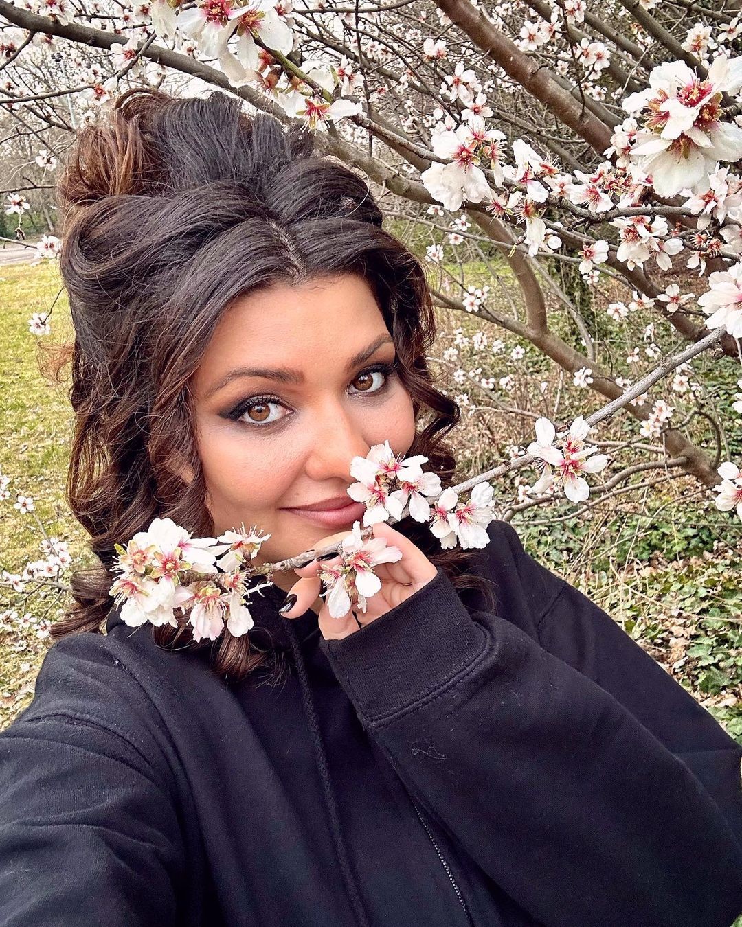 Influencerka, podnikateľka, speváčka a herečka Mamba Dasha Šarközyová.