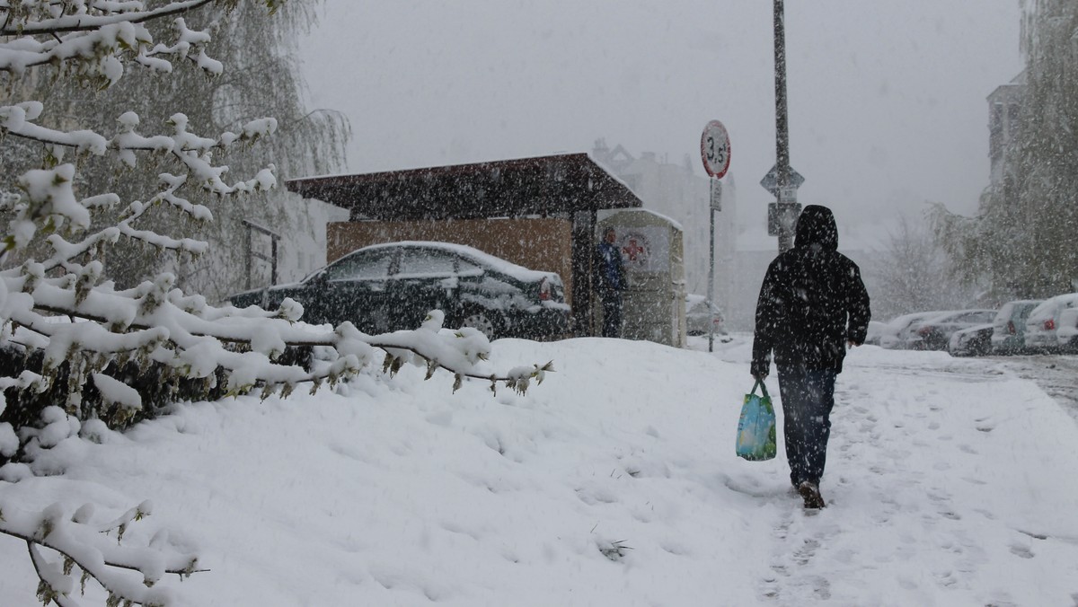 Dziś temperatury w kraju wahać się będą w okolicach zera stopni Celsjusza, jednak jeszcze w tym tygodniu słupki rtęci wskazać mają kilkanaście stopni na minusie.