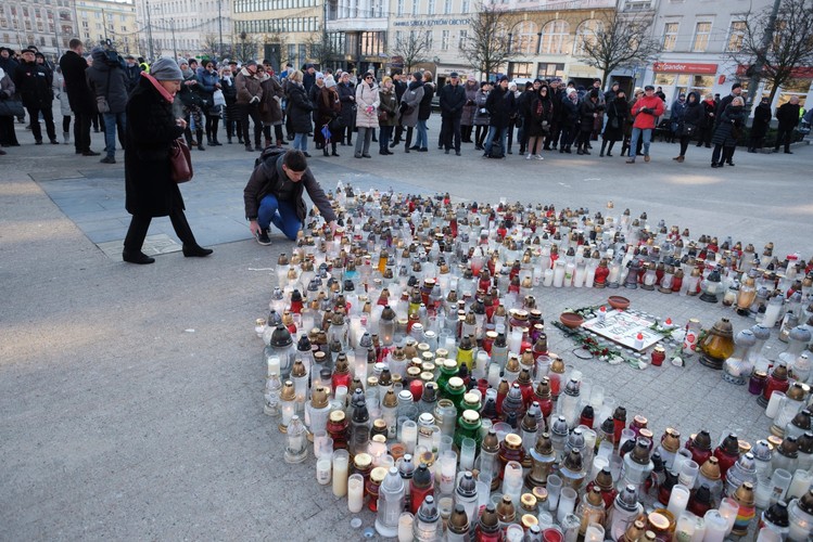 Mieszkańcy Poznania na Placu Wolności