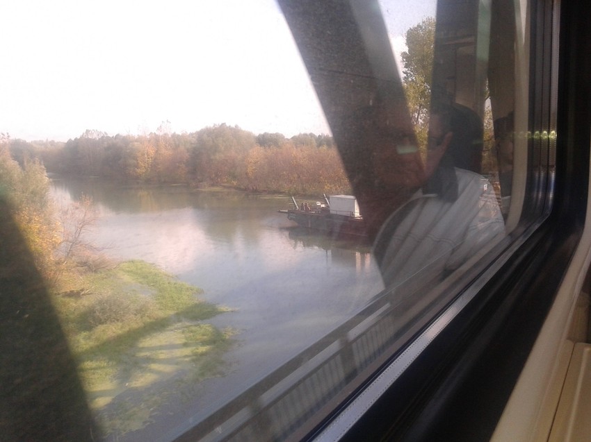 Vozom preko novog mosta i barža sa koje se izvode radovi