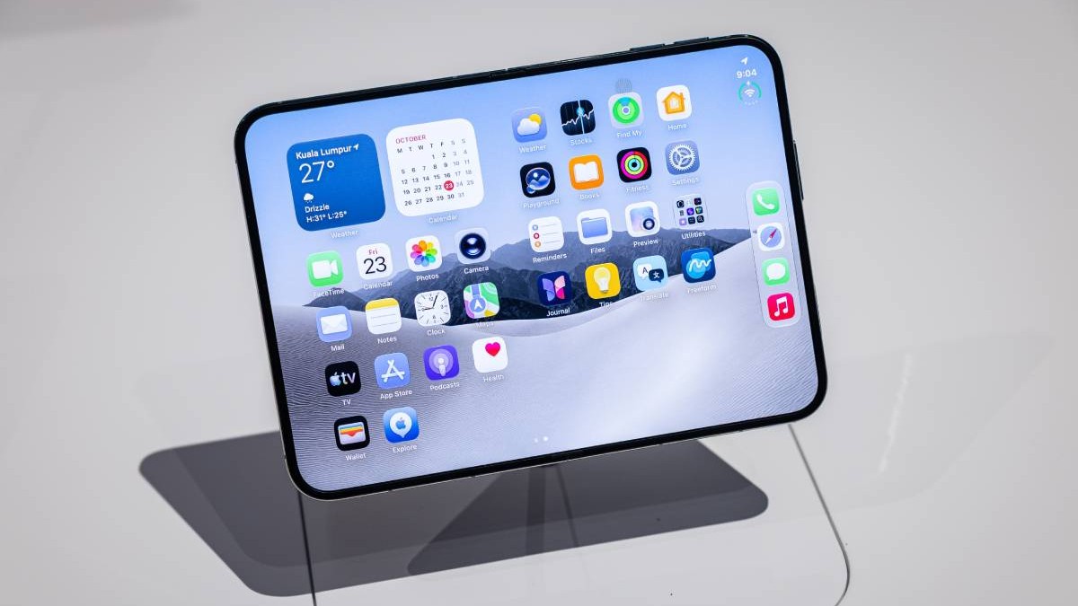 iPhone Duo a picat testul de durabilitate: ecranul a fost distrus la prima îndoire, iar reparația costă 1.000 de euro