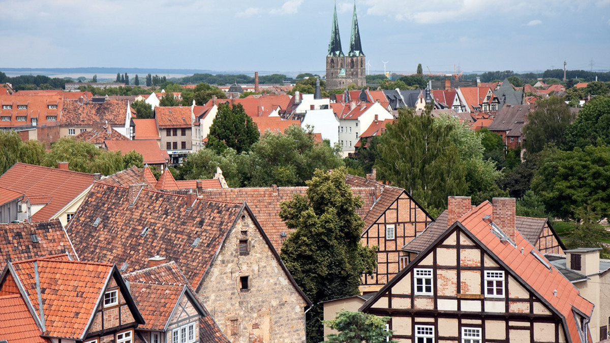 Quedlinburg, dawna siedziba wczesnych germańskich władców leży u podnóża gór Harz, kilka godzin jazdy z Berlina. Cały ten górski region ma przebogatą historię sięgającą odległych, na wpół mitycznych czasów.