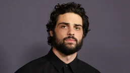 rambo noah centineo kim jest nowy aktor kultowy film hit vhs
