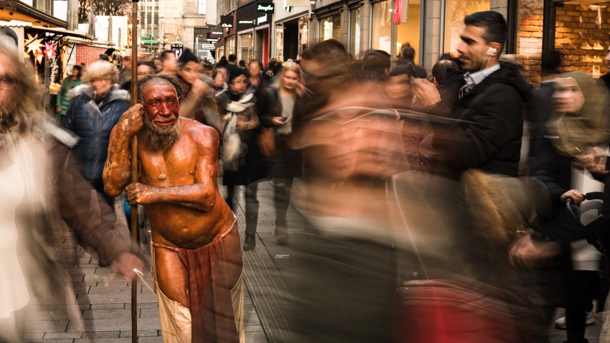 W genomie współczesnych ludzi naukowcy odkryli wiele fragmentów DNA pochodzenia neandertalskiego.